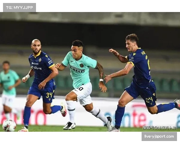 纪录片《瞬间转换》拍摄中,聚焦意甲赛场上的攻防博弈智慧 纪录片《瞬间转换》拍摄中,聚焦意甲赛场上的攻防博弈智慧